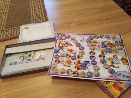 Medvedík pú baví a učí,