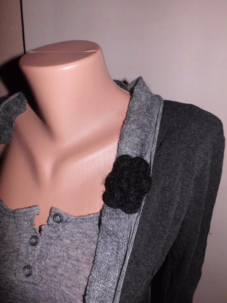 Zaujímavý dlhší pulover, s