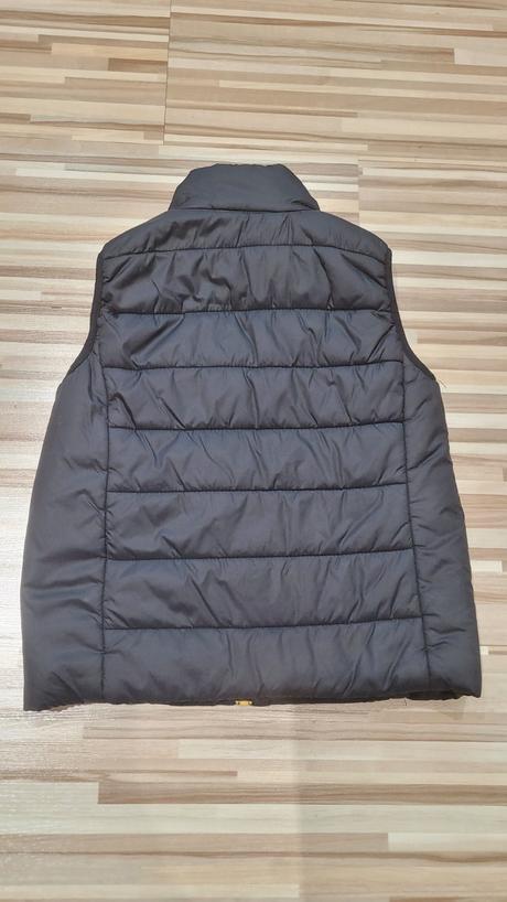 Cierna vesta, pepperts,122