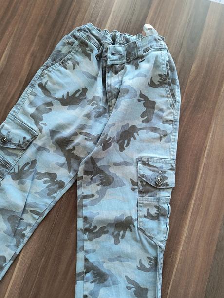 Kvalitné nohavice pre fesaka, 152