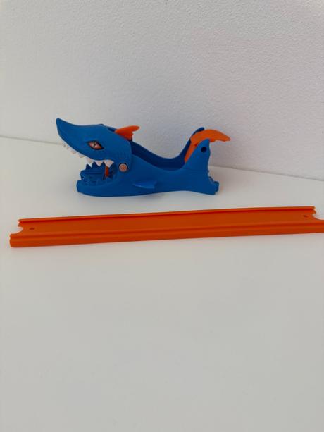Hot wheels odpaľovač so žralokom,