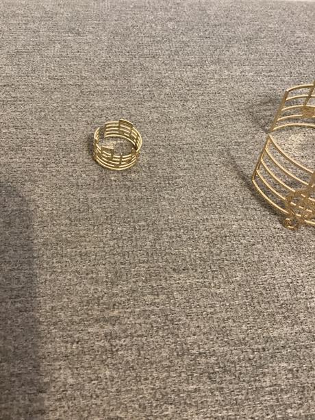 Elegantny náramok a prsteň - hudba,