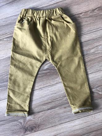 Nohavice pre chlapca, 98