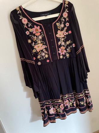 Krásne luxusné šaty, s