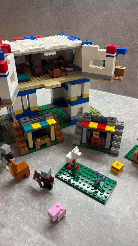 Lego 21188 minecraft- dedinka lám, 