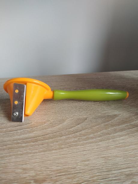 Krajac na ozdobne spiraly z mrkvy tescoma, 