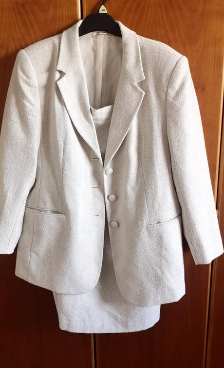 Dámsky kostým bukle, 44