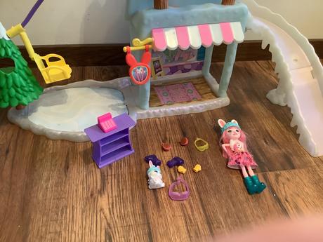 Enchantimals horská chata aj s babikou,