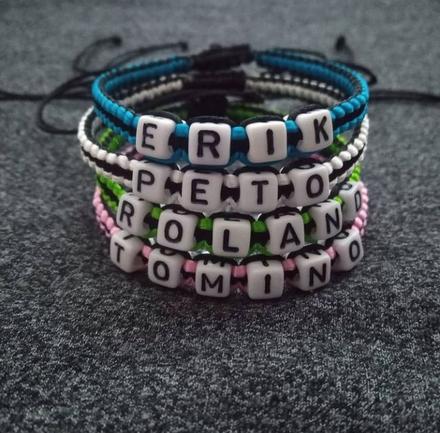 Dvojfarebné náramky,