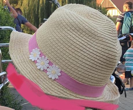 Dievčenský slamený klobúk, 92
