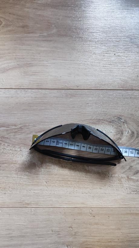 Športové slnečné okuliare,