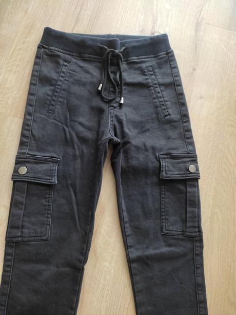 Čierne kapsace goodies, 34