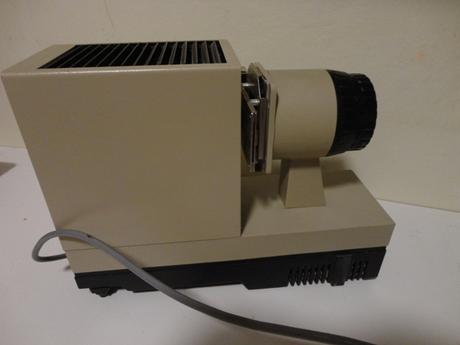 Premietačka na diapozitívy - 2 druhy, 