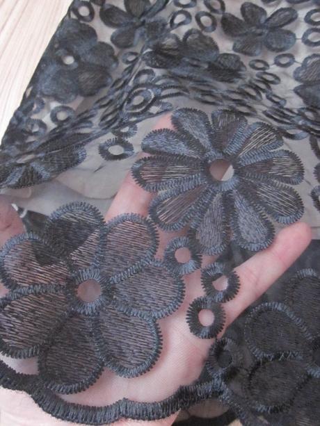 Vyšívané šaty, s