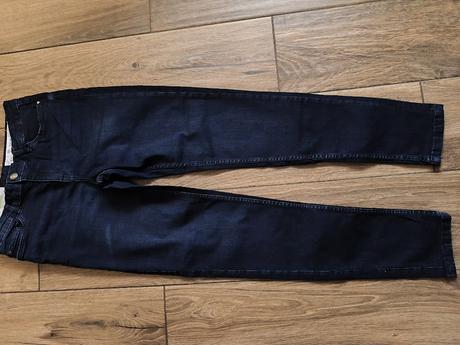 Tmavomodre rifle, esmara,42