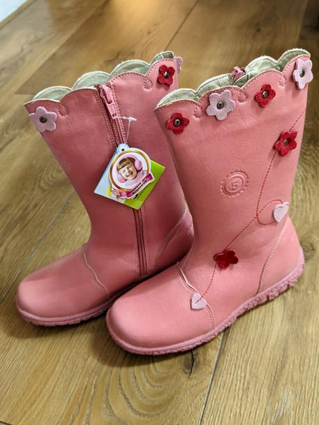 Dievčenské čižmy, 33