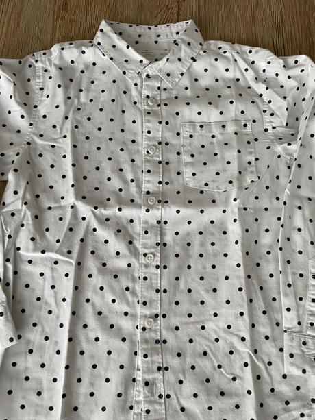 Bodkovaná košeľa, 140