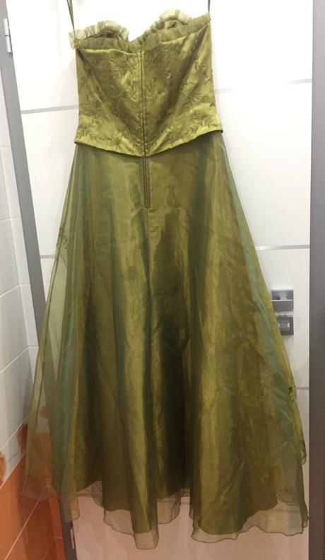 Plesové/spoločenské šaty, 38