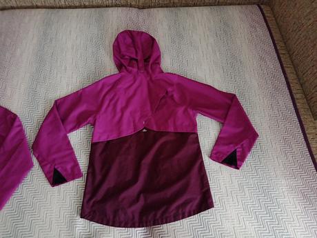 Dievčenské nepremokavé bundy zn.quechua veľ.140, quechua,140
