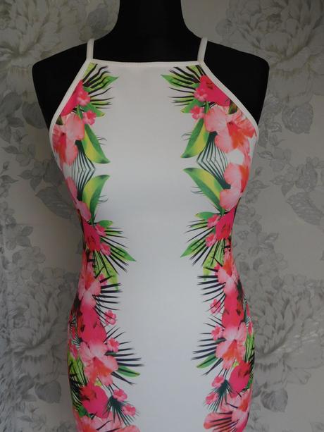 Kvalitne velmi pekne šaty, miss selfridge,34