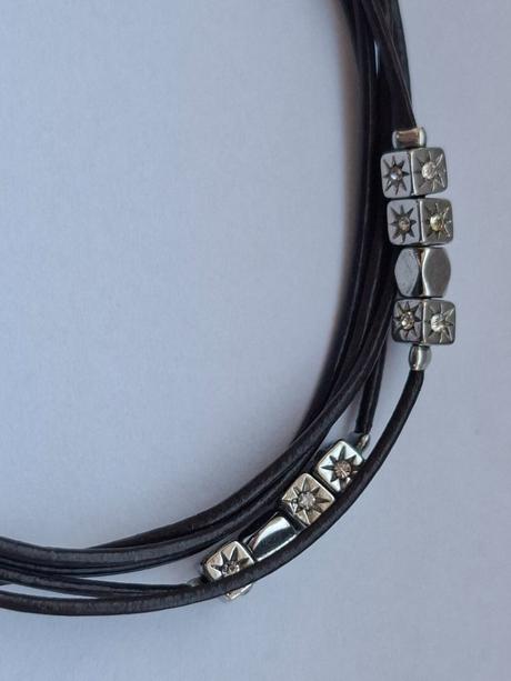 Čierny kožený náramok fossil so zirkónmi, fossil