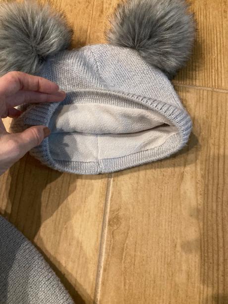 Set čiapka s brmbolcami a nákrčník, 122