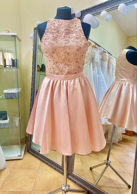 Šaty marhulovej farby vo veľkosti s/m, m / s