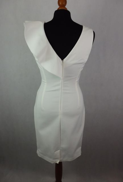 Kvalitné puzdrové šaty, s