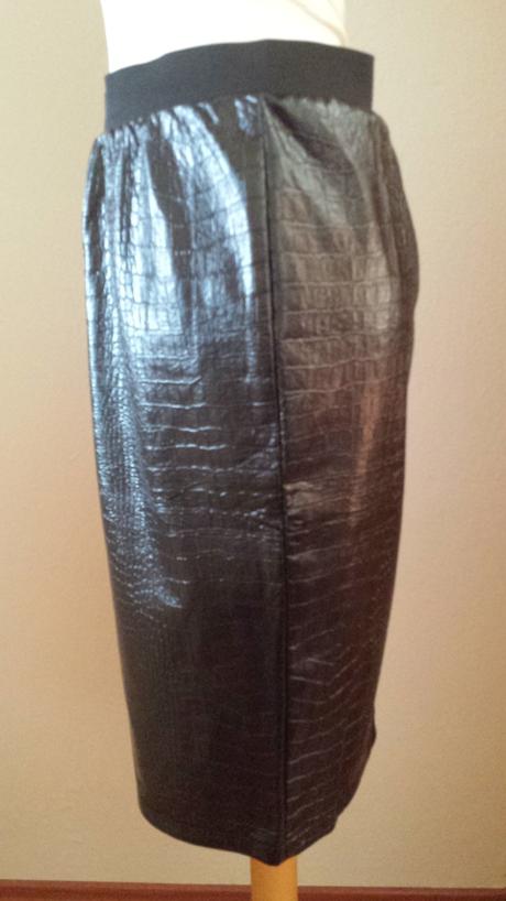 Čierna úzka sukňa, m