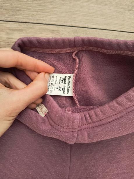 Teplejsie nohavice, 104