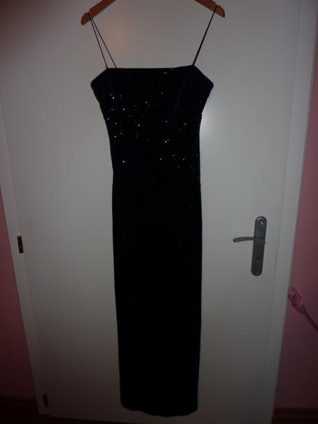 Zamatové šaty spoločenské, 38