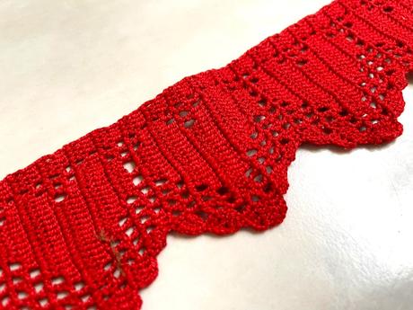 Háčkovaná vitrážka,