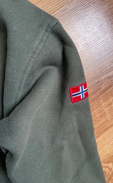 2x mikjna s tričkom, trollkids,110