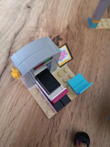 Lego friends 41100 súkromný tryskáč v mestečku hl,