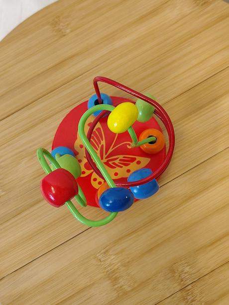 Drevený motorický labyrint s motýlikom, 12 cm,