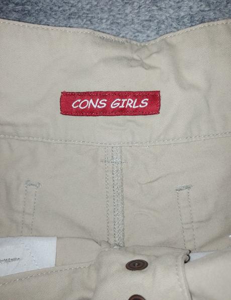 Predám dievčenské kraťasy zn. cons, xs