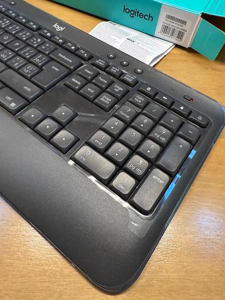 Klávesnica s myšou logitech mk540 cz + sk,