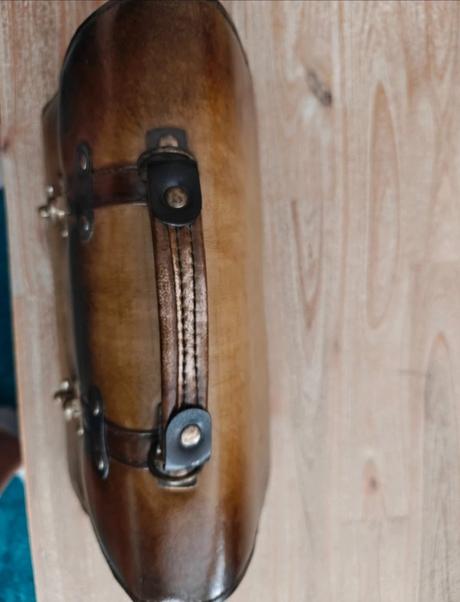 Malá dámska kožená kabelka, 