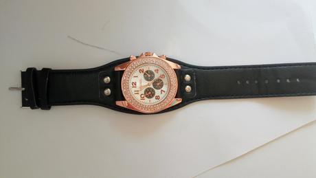 Hodinky veľmi málo nosené, 