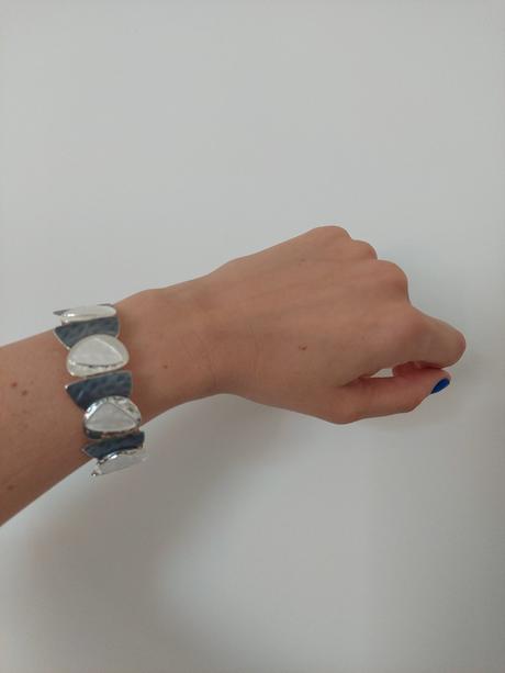 Naramok bielo strieborny, 