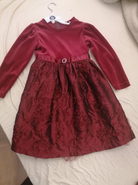 Balík elegantných šiat už aj s poštou veľ. 116, 104–116