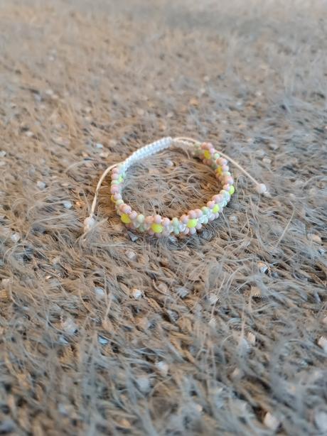 Handmade náramok s kvetmi, 