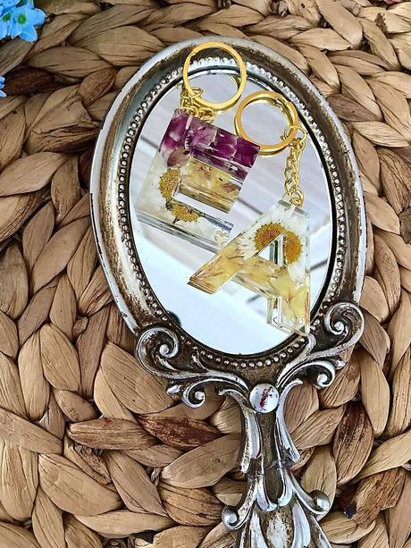 Ručne vyrobené živicové kľúčenky, 