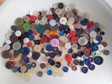 Rôzne zbytky gombíkov,pracky,