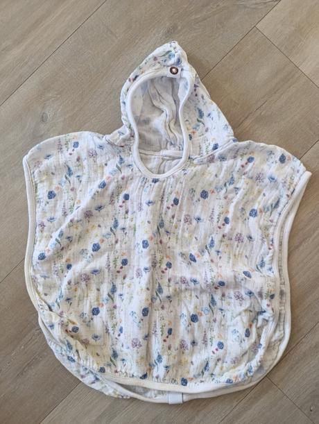 Kvetinové pončo xkko, 86