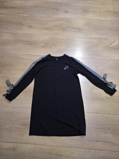 Šaty s aplikáciou, 40