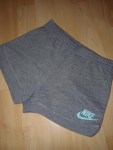 Teplákové šortky, nike,104