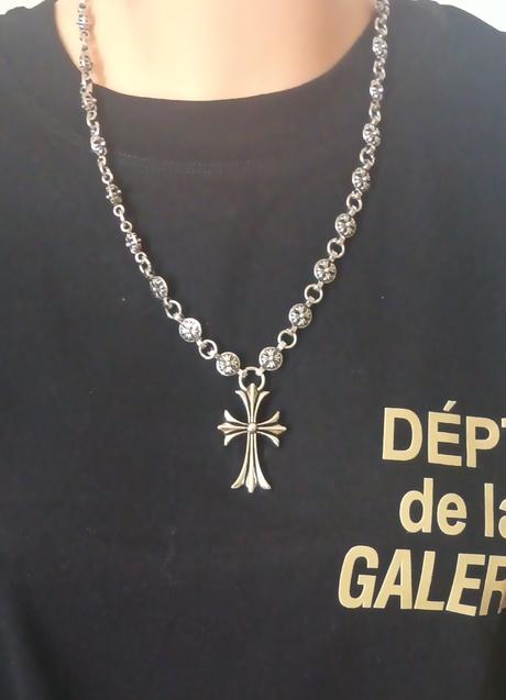 Nahrdelník s križikom chrome hearts,