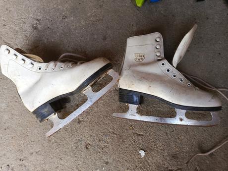 Dievčenské korčule, 32