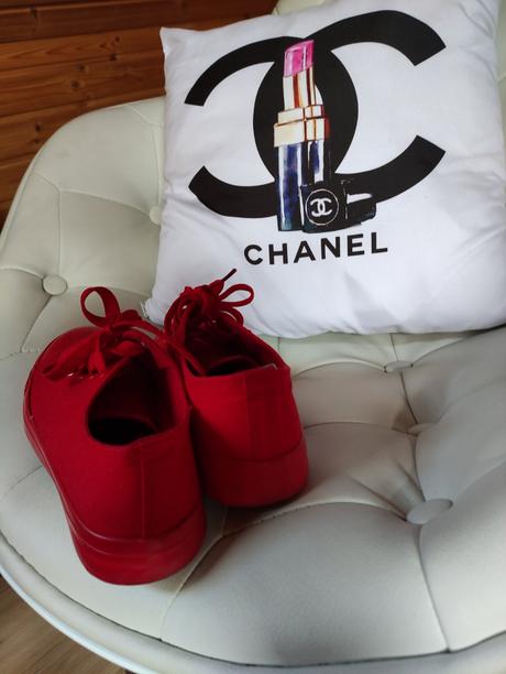 Červené botasky, 37